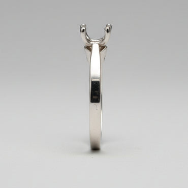 Tacori 18K White Gold Solitaire Engagement Ring Mounting