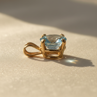 14K yellow gold 3.69CT blue topaz solitaire pendant, side profile
