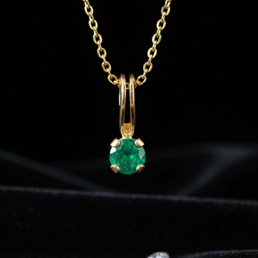 10K Yellow Gold Round Emerald Solitaire Pendant - Front Close-Up