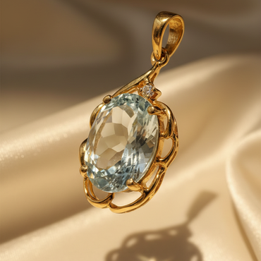 18K Yellow Gold Large Oval Aquamarine & Diamond Filigree Pendant – Three-Quarter View