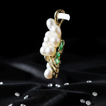 Yellow gold freshwater pearl cluster pendant - side profile