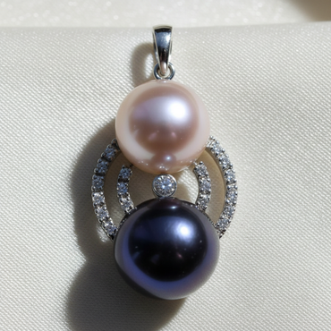 14K White Gold Black & White Freshwater Pearl Diamond Pendant - detail macro editorial