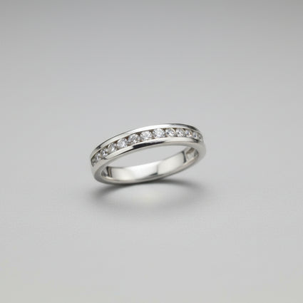 14K White Gold .10ctw Diamond Channel Band