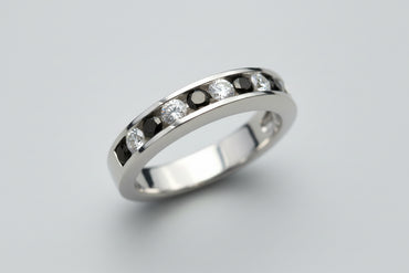 Monochrome Channel Set Band