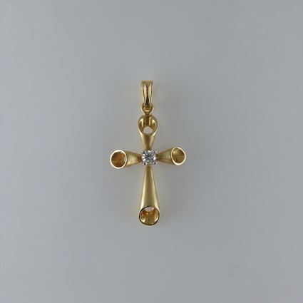 Diamond Cross Pendant in 14K Yellow Gold