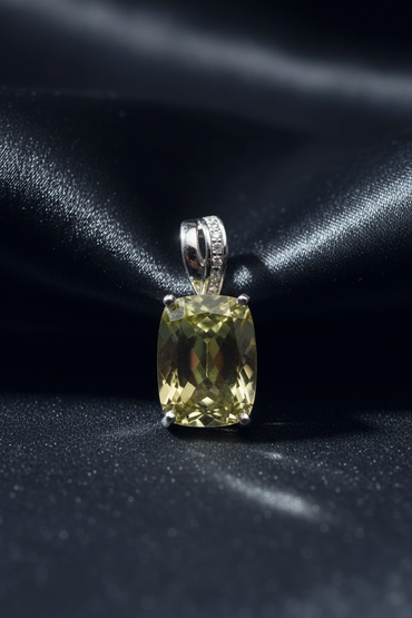 14K White Gold Olive Quartz and Diamond Pendant – Front View