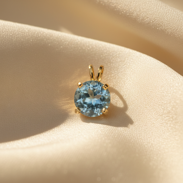14K yellow gold 3.69CT blue topaz solitaire pendant, front view