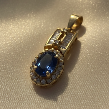 14K Yellow Gold Blue Sapphire & Diamond Halo Pendant – Detail View