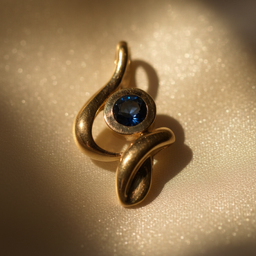 14K Yellow Gold Freeform Sapphire Pendant – Front View