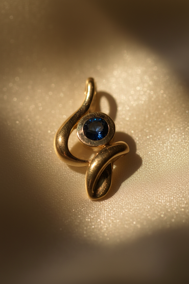14K Yellow Gold Freeform Sapphire Pendant – Front View