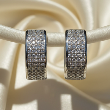 10K White Gold 0.80ctw Diamond Huggie Hoop Earrings – Front View
