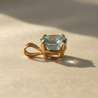 14K yellow gold 3.69CT blue topaz solitaire pendant, side profile