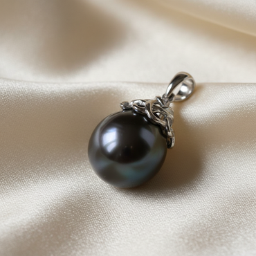 18K White Gold Black South Sea Pearl Pendant - cap detail macro editorial