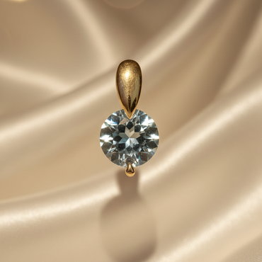 14K yellow gold 2.3ct round aquamarine solitaire pendant, front view
