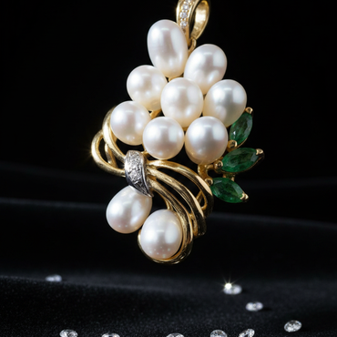 Yellow gold freshwater pearl cluster pendant - three-quarter angle