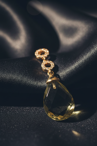14K Yellow Gold Olive Quartz Briolette and Diamond Pendant – Connector Detail