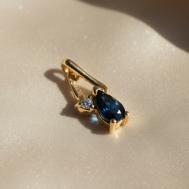 14K Yellow Gold Pear Sapphire & Diamond Pendant – Detail View